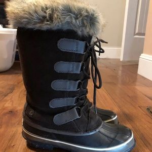 Snow boots